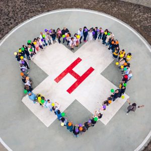 Флашмоб във формата на многоцветно сърце направиха от Онкологичния център на Уни Хоспитал по повод 4 февруари – Световен ден за борба с рака